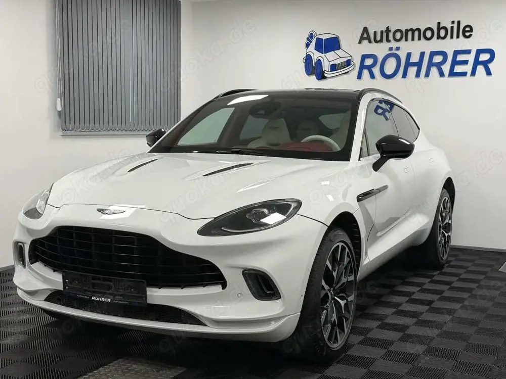 Aston Martin DBX 4.0 V8