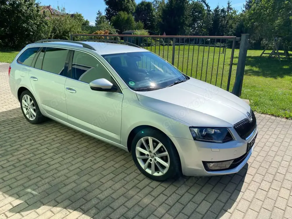 Skoda Octavia Elegance* Thai Leder*Standheizung*Navi*Scheckheft*