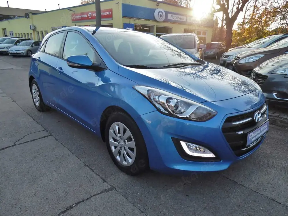 Hyundai i30 blue Trend/Kamera/Navi/1.Hand/LED/wenig km!
