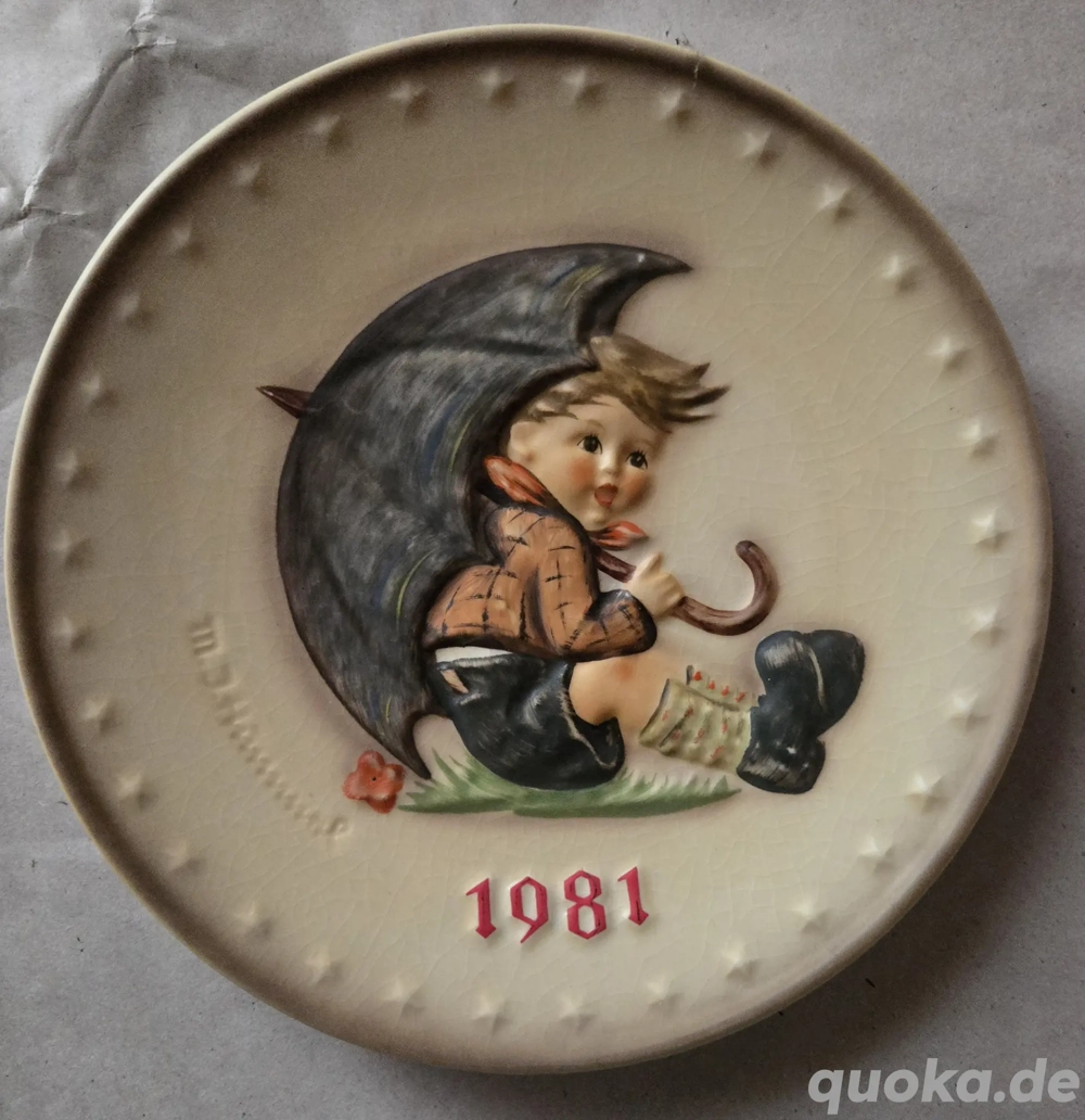 Verschiedene Hummel Jahresteller