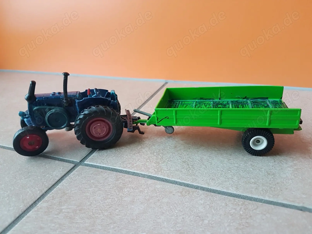 Siku Traktor Oldtimer mit Anhänger