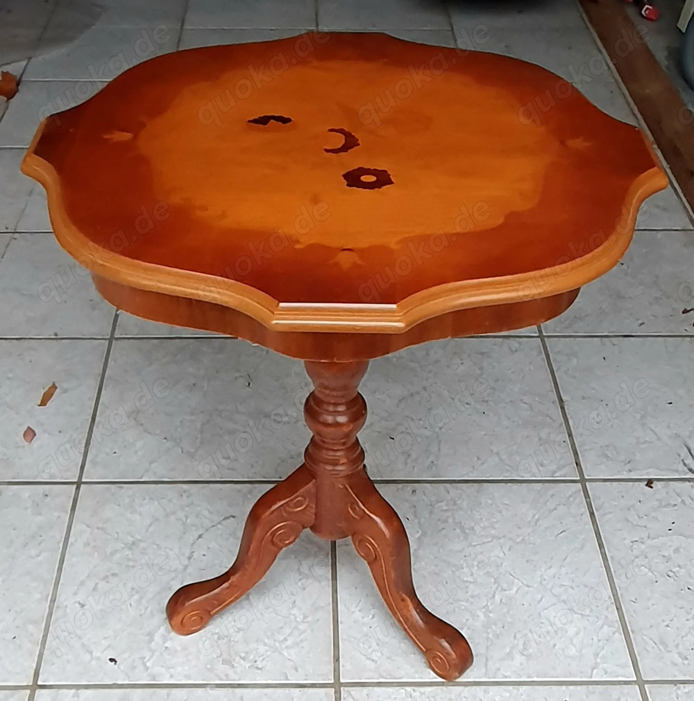Kleiner Tisch, Beistelltisch mit Intarsien in Blumendekor, Höhe 58 cm, Durchmesser 54 cm