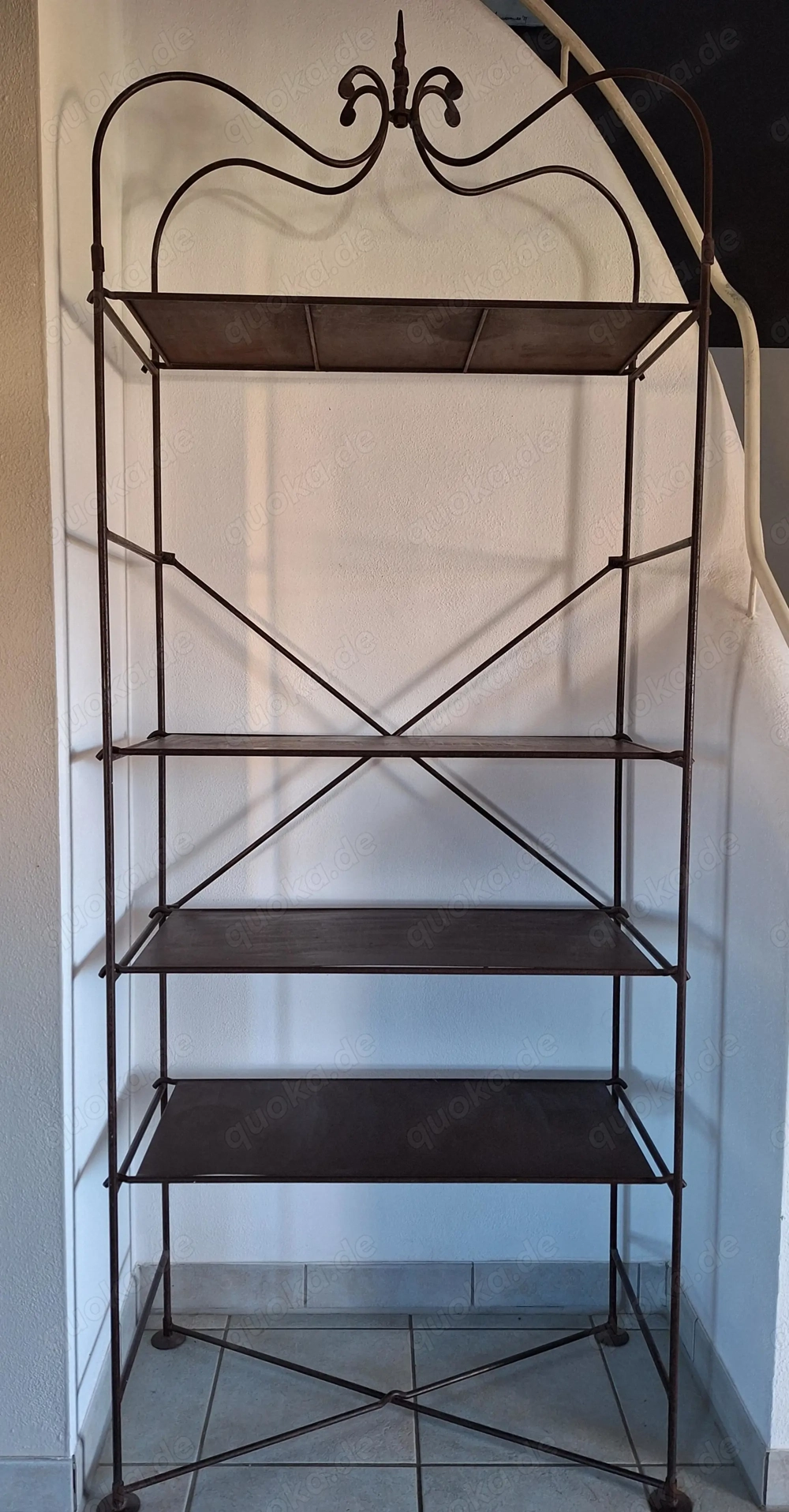 Wunderschönes Eisenregal mit rostbraunem Finish