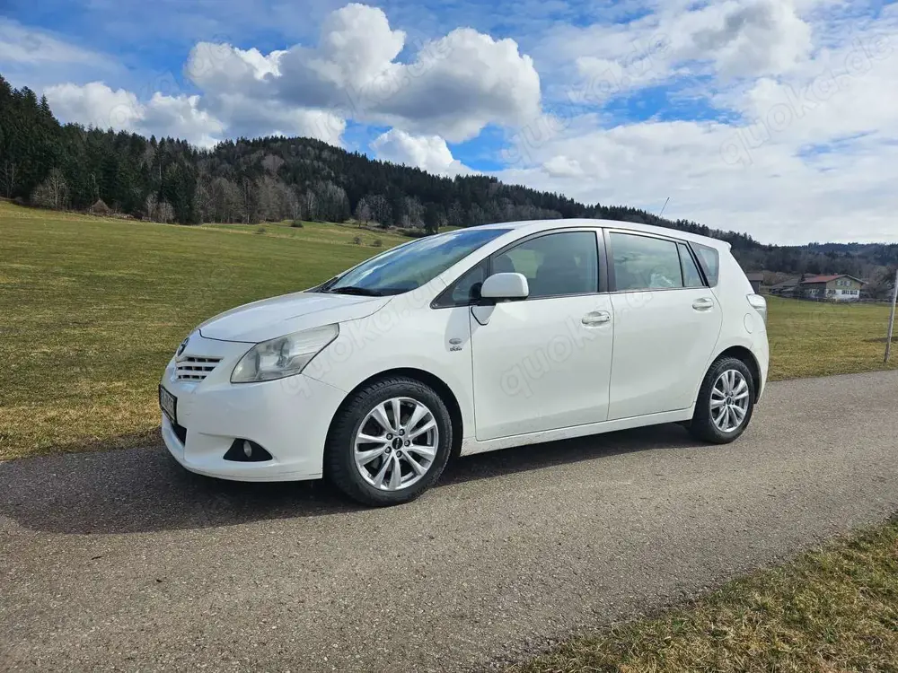 Toyota Verso Verso Diesel 2.2 D-4D Automatik Life