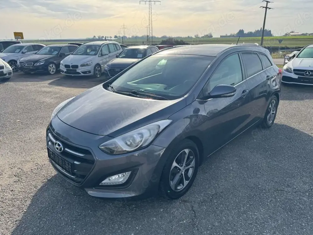 Hyundai i30 cw blue Trend Kamera Navi SHG PDC Bi-Xenon