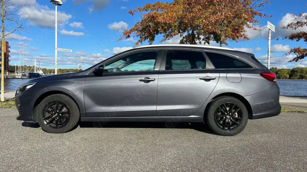 Hyundai i30 cw YES! DEKRA HU NEU NAVI KAMERA KLIMAAUTOMA