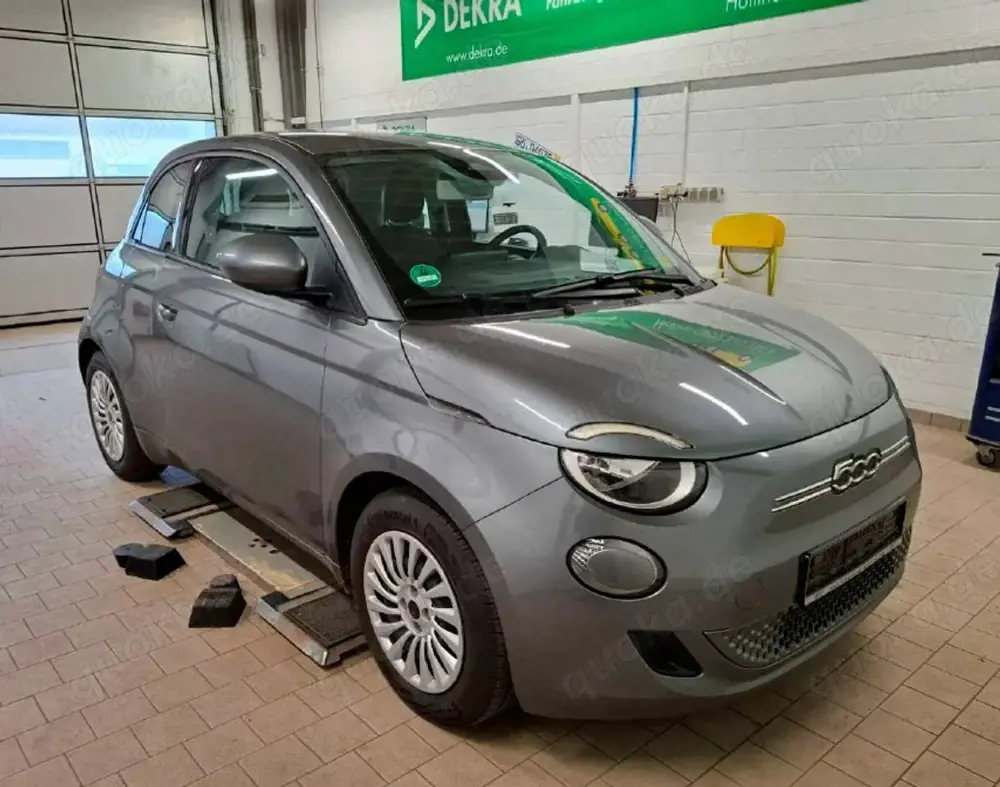 Fiat 500e 3+1 42 kWh 320 Km Reichweite  Navi - Klima