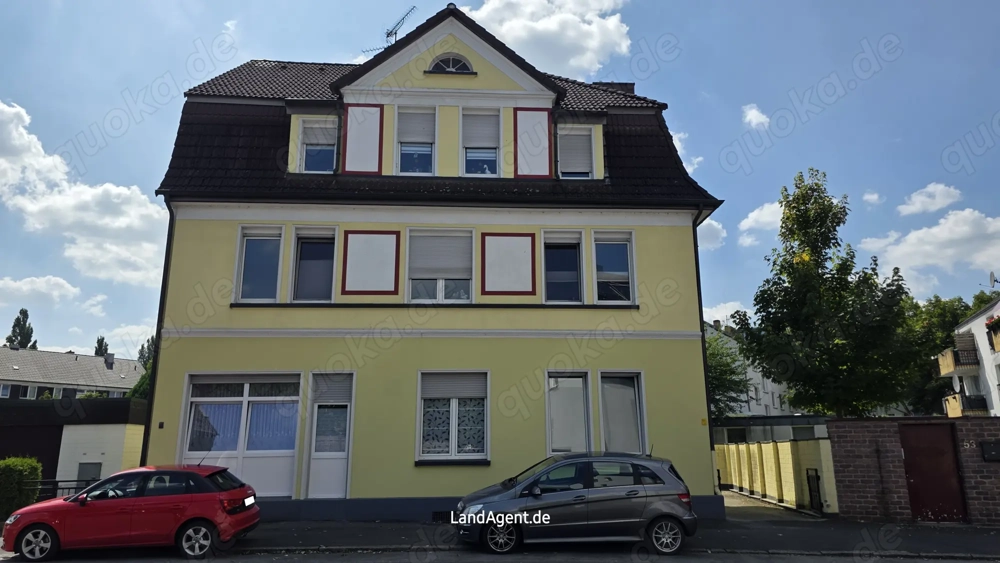***Dreifamilienhaus mit 2023 neu ausgebautem EG*** ca. 285m  Wohnfläche mit Garten und Stellplätzen