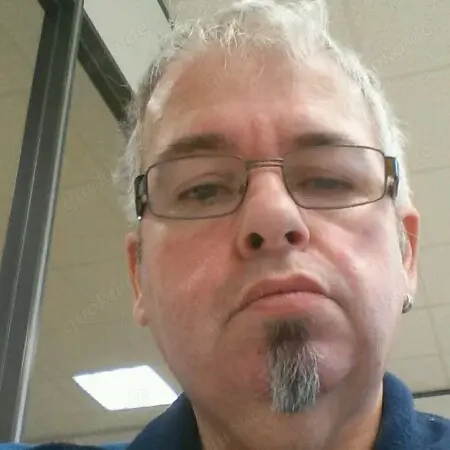 Non-Binary sucht Ihn für eine Freundschaft plus