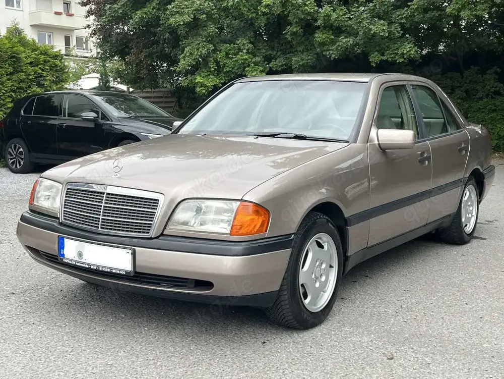 Mercedes-Benz C 180 W202 OLDTIMER AUTOMATIK AHK SERVO TÜV NEU