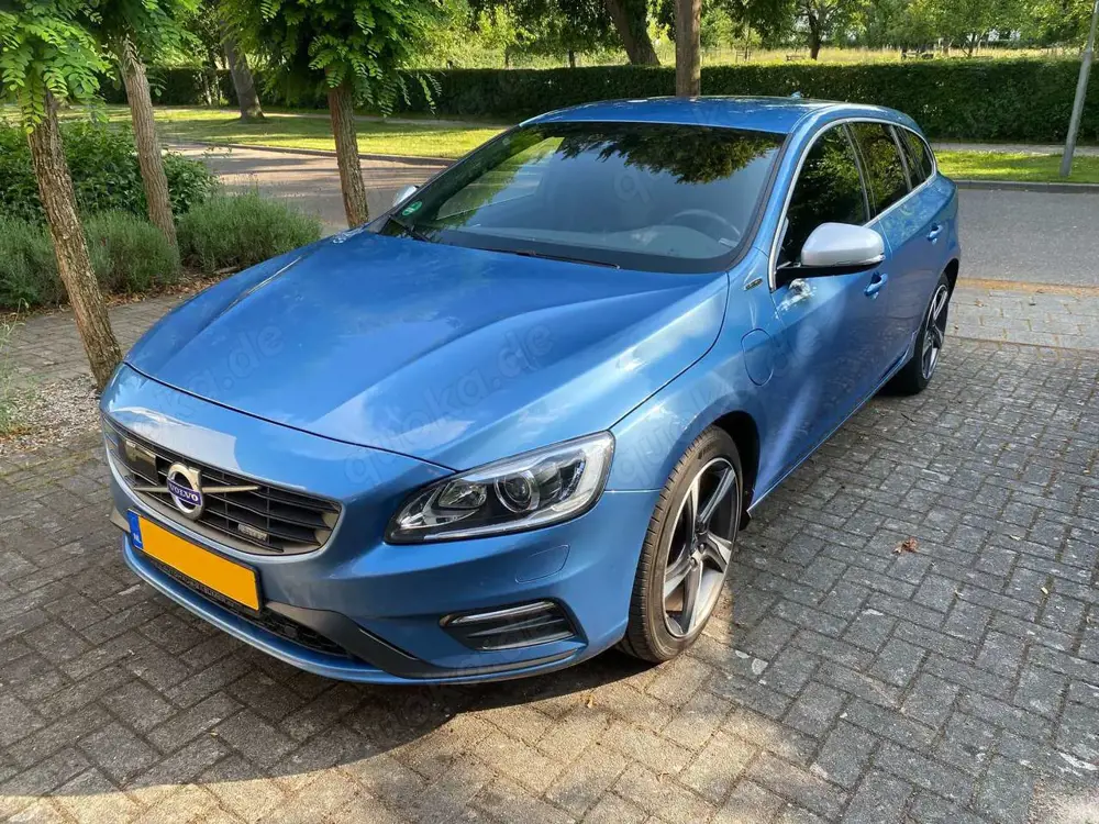 Volvo V60 V60 D6 Plug-In-Hybrid AWD R-Design, AHK, StandHz