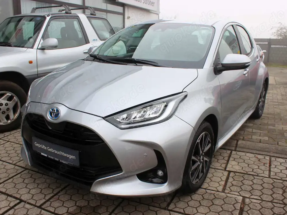 Toyota Yaris Hybrid Club Einparkhilfe hivo Relax Garantie