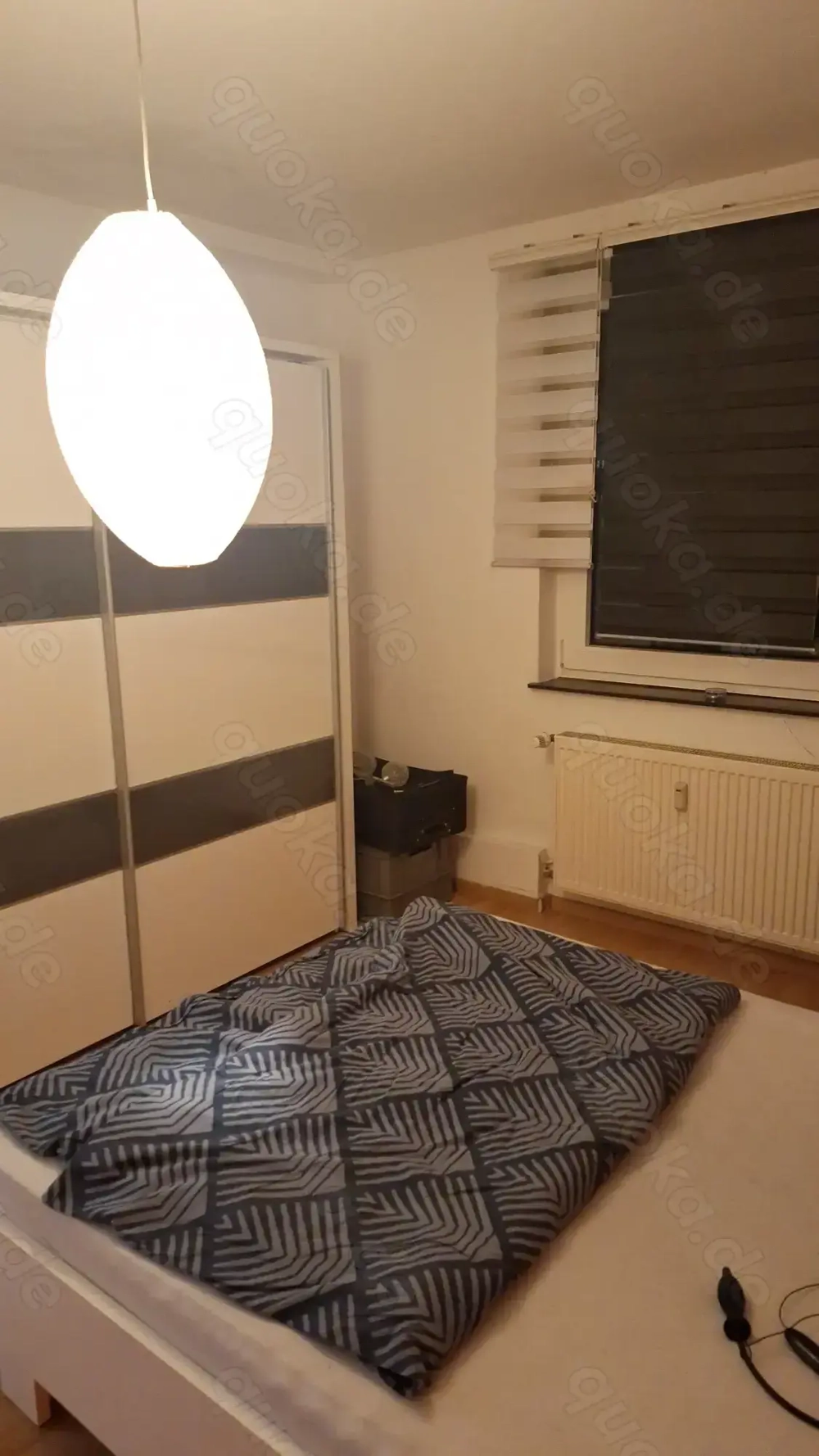 Biete für devonte Frau ein möbliertes Zimmer ...