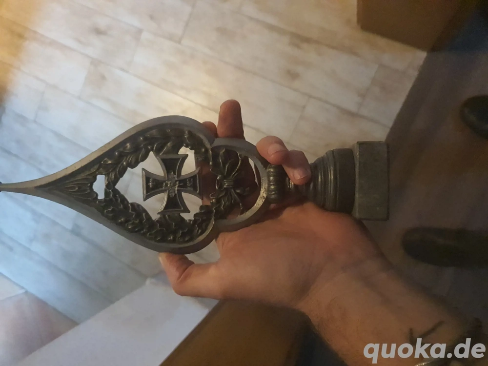Sammlerobjekt Fahnenaufsatz mit Eisernem Kreuz 1914   Metall auf
