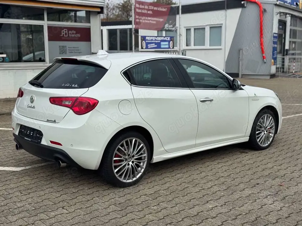 Alfa Romeo Giulietta Turismo *Automatik *BOSE *Navi