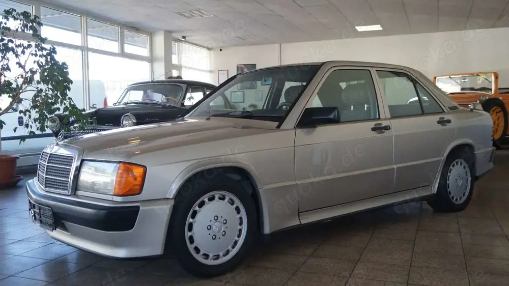 Mercedes-Benz 190 190 E 2.5-16