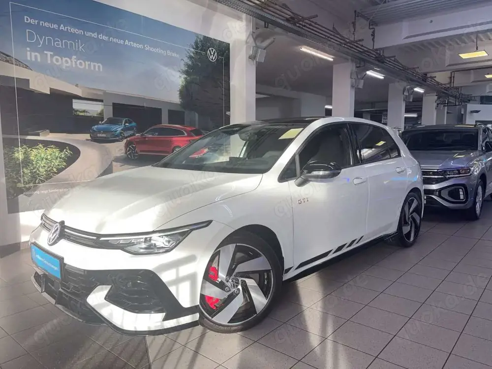 Volkswagen Golf GTI Clubsport 2.0 TSI DSG 2,49%+LED+PANO+NAVI+HUD