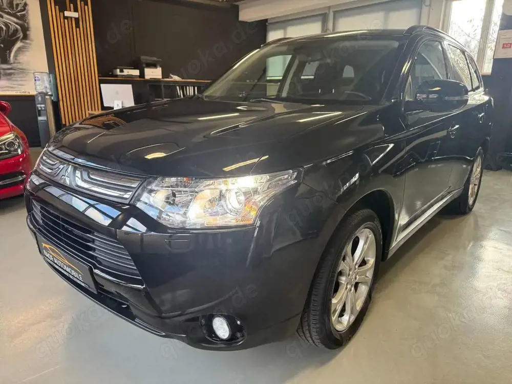 Mitsubishi Outlander 4WD 2.2 D 7-SITZER AHK XENON TEMPOMAT
