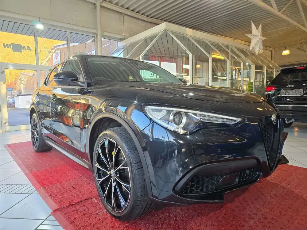 Alfa Romeo Stelvio Q4+NAVI+KAMERA+LEDER+BI XENON+21"