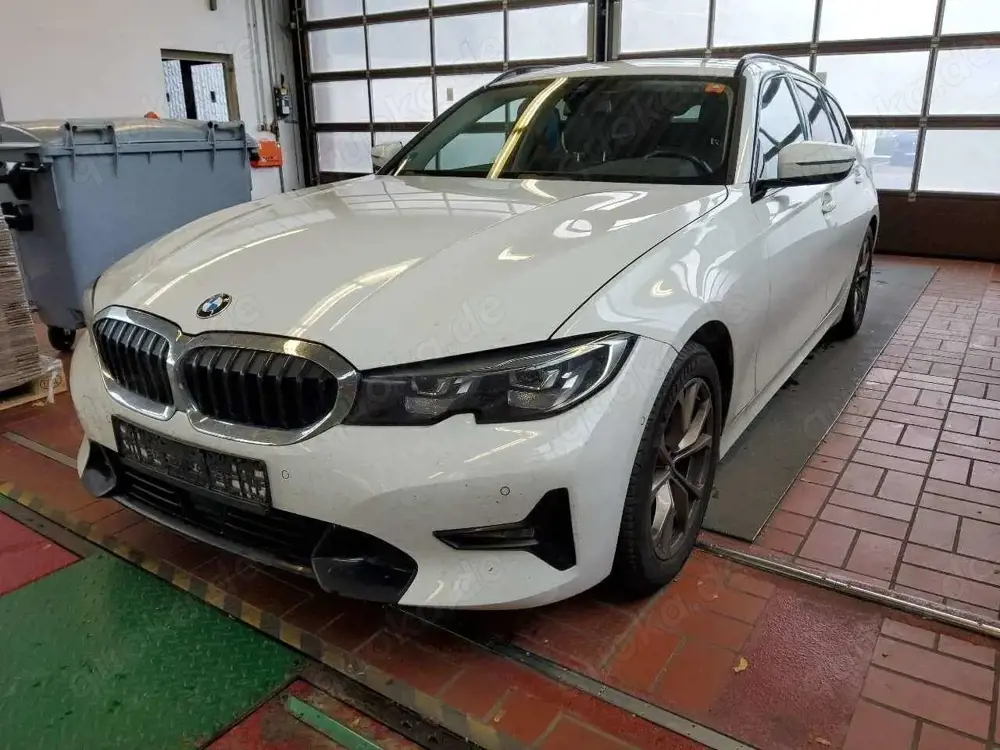 BMW 320 iA Touring Sport Line Panorama ACC AHK