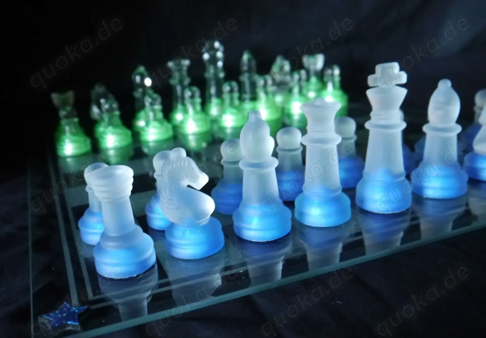 XL Star Deluxe Schachspiel Schachfiguren Design + Schachbrett aus Glas