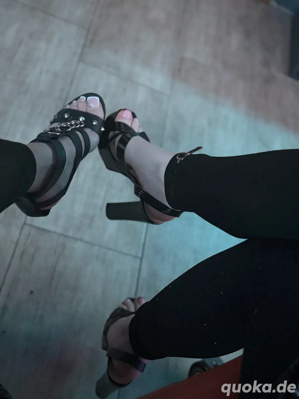 Heels füße von Lady Bella und eine Jungdomina Samstag  ganzen Tag im Studio 