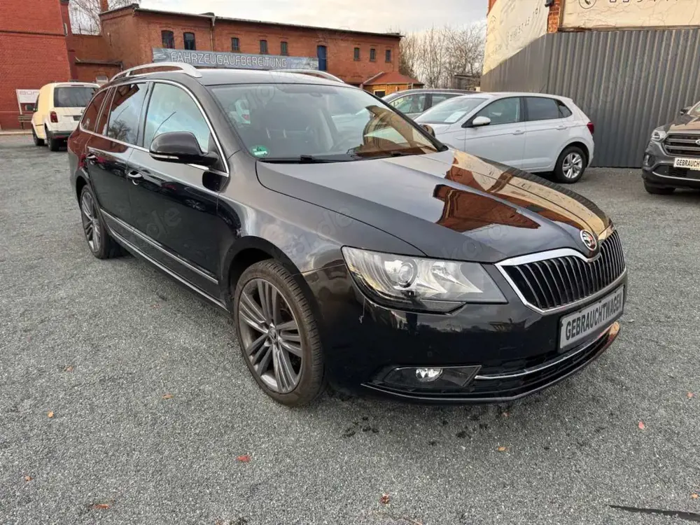 Skoda Superb Combi Elegance Navi / Bi-Xenon / PDC