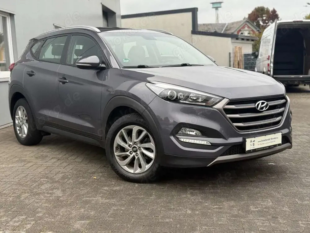 Hyundai TUCSON 1.7 CRDI blue Automatik AHK NAVI KAMERA