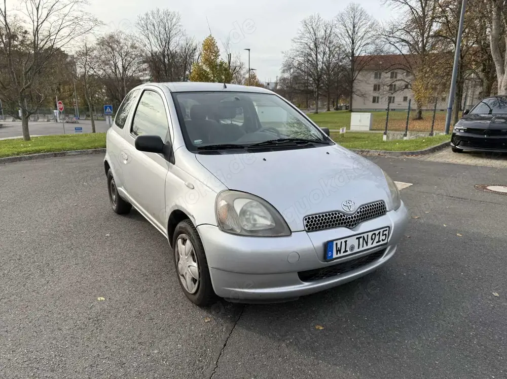 Toyota Yaris 1 J. TÜV / NEU: ALLWETTER REIFEN