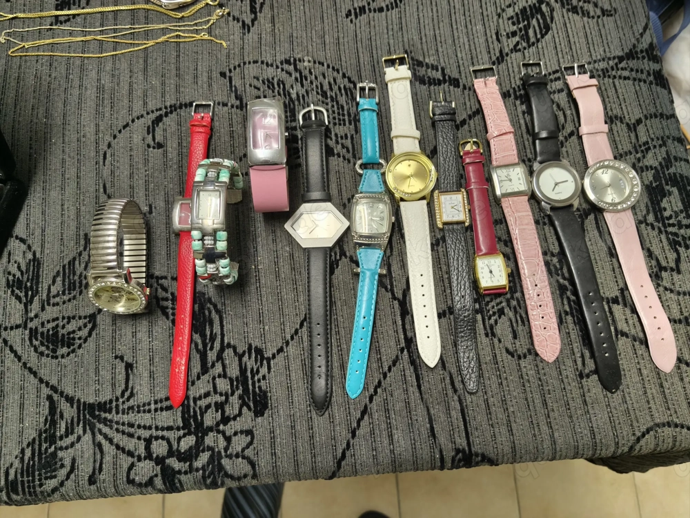 Div. Modeschmuck-Uhren, teileise neu, zu verkaufen