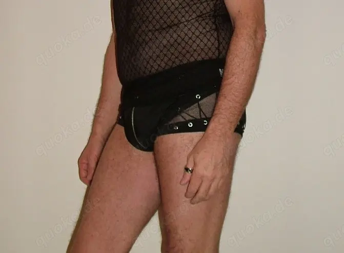 Mann in nylons will bespielt werden