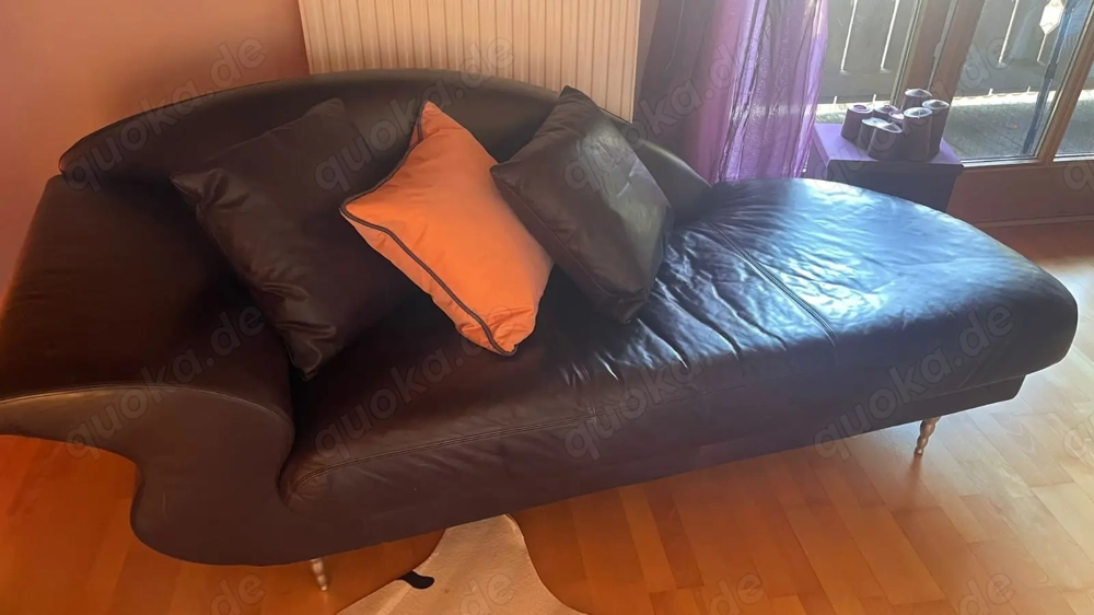 Vintage Voll Leder Couch - Recamiere in Aubergine mit filigranen Chromefüssen