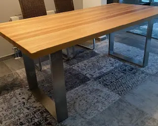 Esszimmertisch
