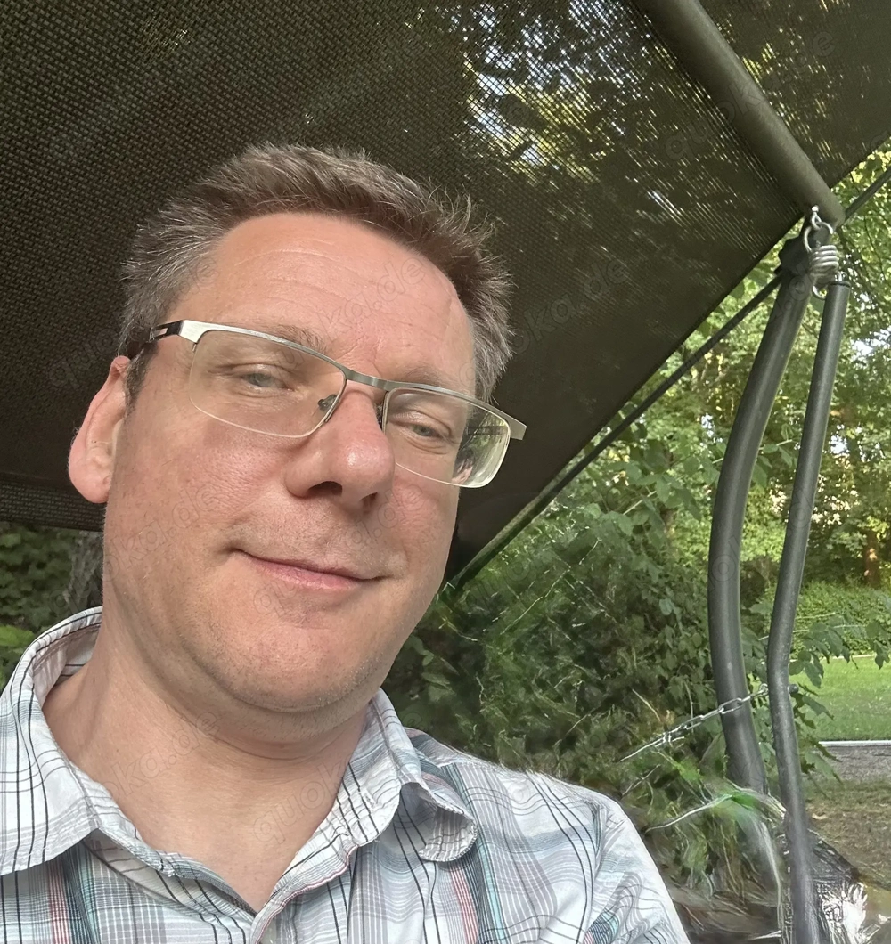 Bin Andreas aus Berlin Steglitz such eine Frau nur aus Berlin die sich gern Nylons Trägt.