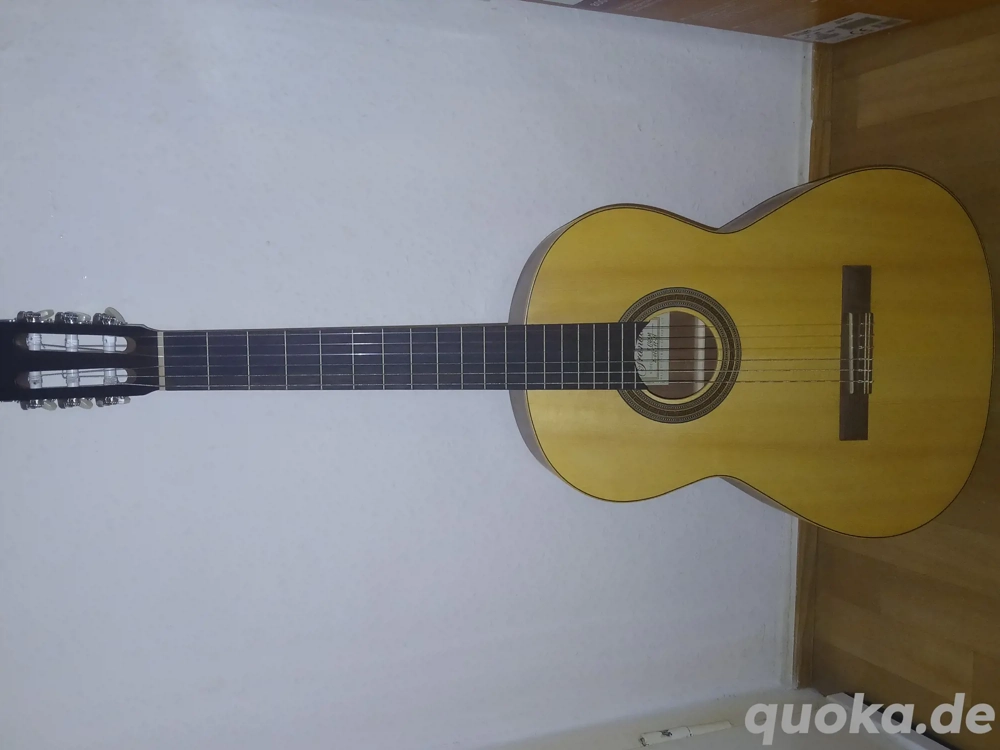 Gitarre fast neu