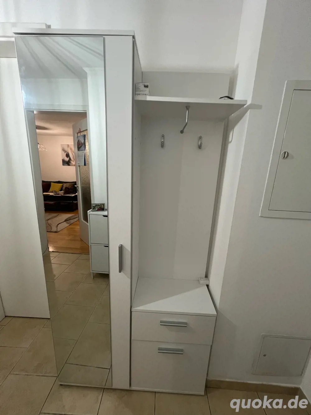 Elegante weiße Garderobe mit Spiegel - Top Zustand