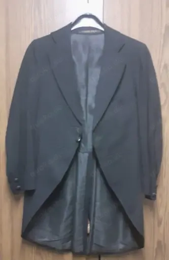 Herren-Frack mit Westen - Den Preis von 1,-- muss man angeben damit die Anzeige veröffentlicht wird.