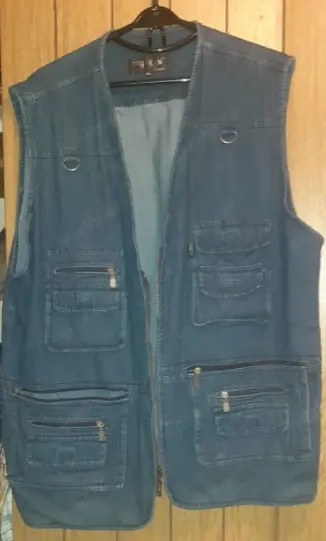 Herren-Westen XL-XXL - Den Preis von 1,-- muss man angeben damit die Anzeige veröffentlicht wird.