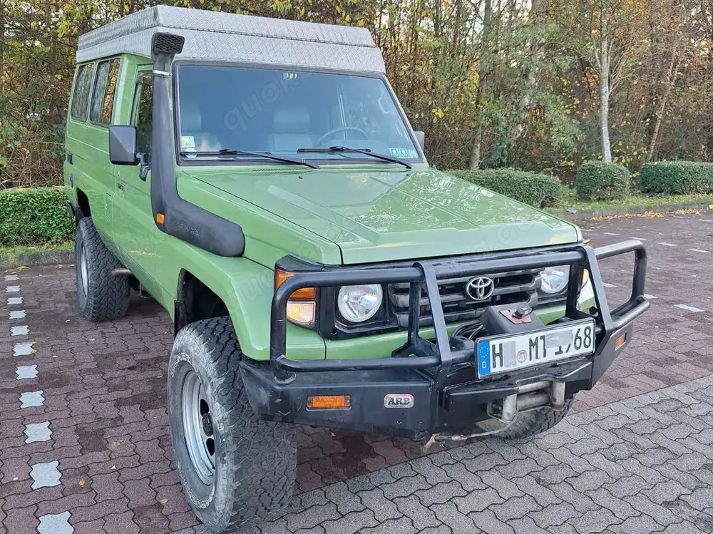 Toyota Land Cruiser HZJ 78