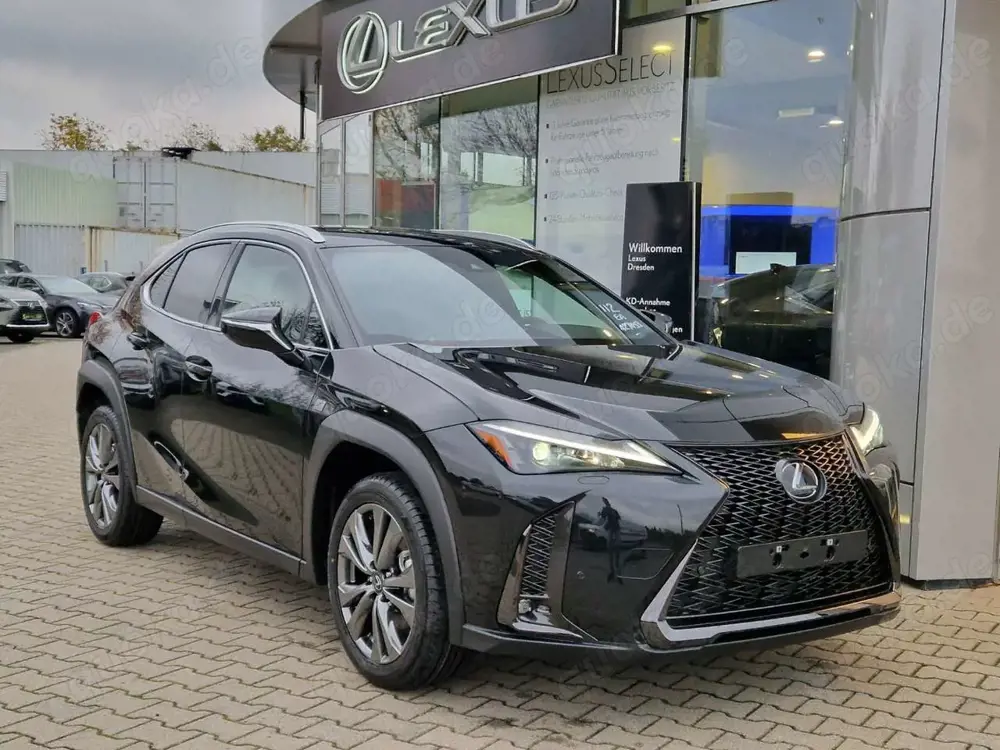 Lexus UX 300h F Sport Design