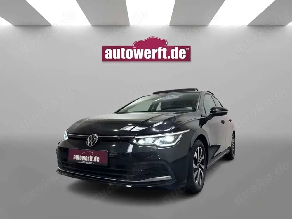 Volkswagen Golf 8 2.0 TDI DSG ACTIVE MATRIX PANO AHK CAM HEAD NAVI