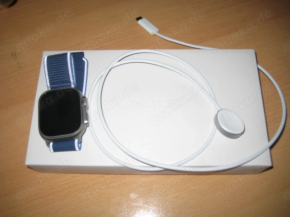  Apple Watch Ultra 3, Smartwatch; titan, 49 mm, Trail Loop blau hellblau M L, Titangehäuse, Cellular