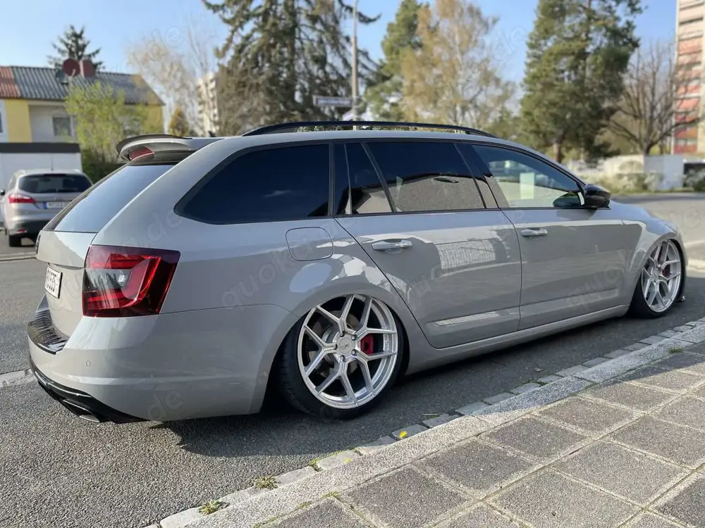 Skoda Octavia Octavia 2.0 TSI DSG RS245 Combi ++SAISONFAHRZEUG++