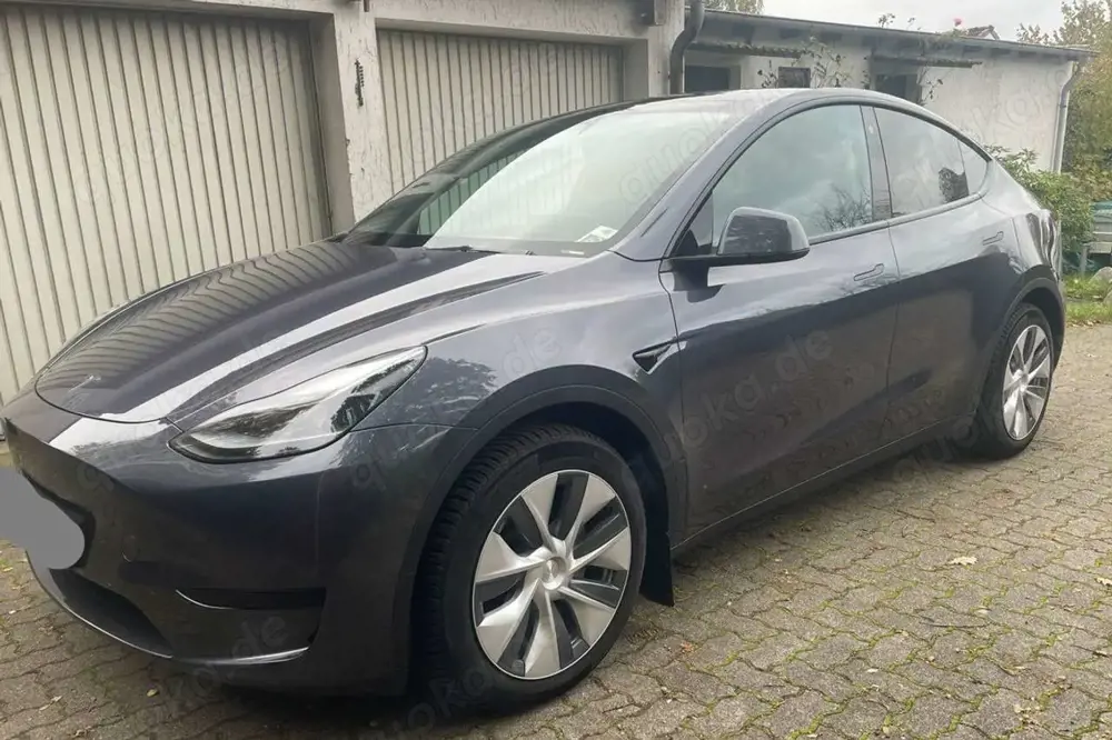 Tesla Model Y Model Y RWD