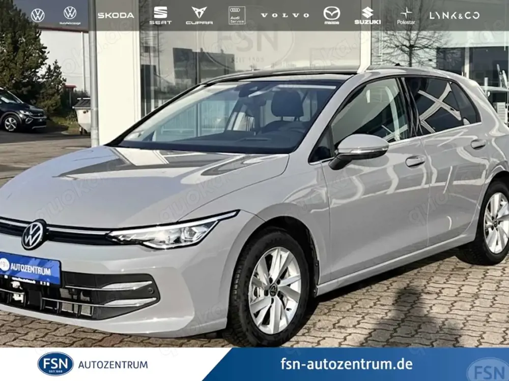 Volkswagen Golf VIII 1.5 eTSI Style AHK+PANO+MASSAGE+HeadUp