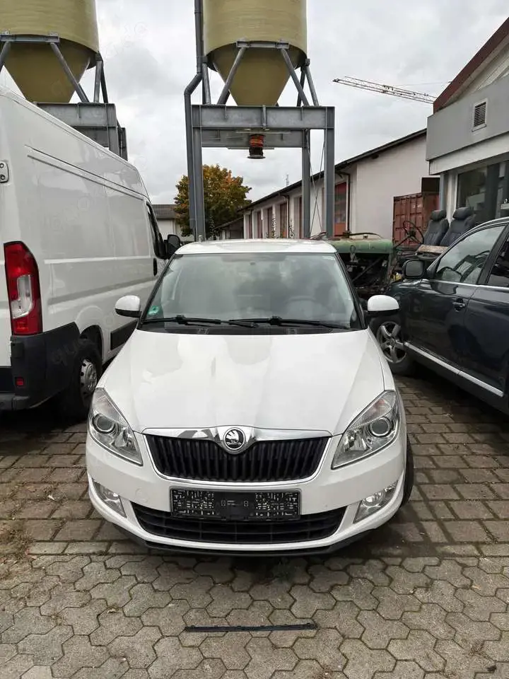 Skoda Fabia 1.2 HTP Active neue Steuerkette 8x bereift