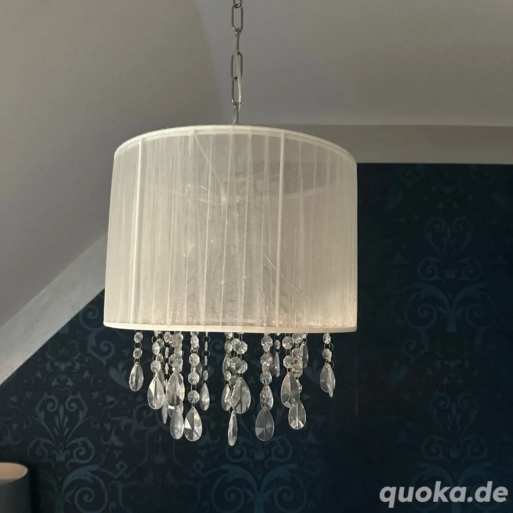 Lampe mit Kristallen 