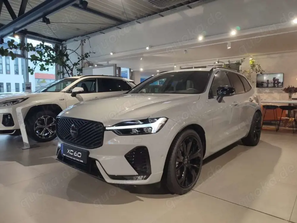 Volvo XC60 Plus Black Edition B5 AWD LFW NAVI RFK360° ACC AHK