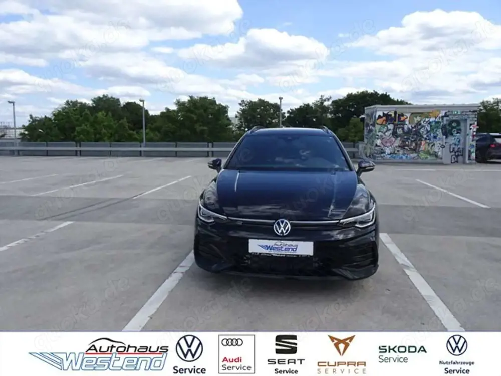 Volkswagen Golf Var. R-Line 1.5l eTSI 110kW DSG LED Navi Klima
