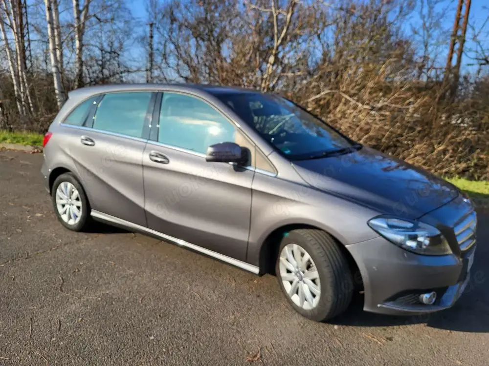 Mercedes-Benz B 200 B 200 CDI (BlueEFFICIENCY)